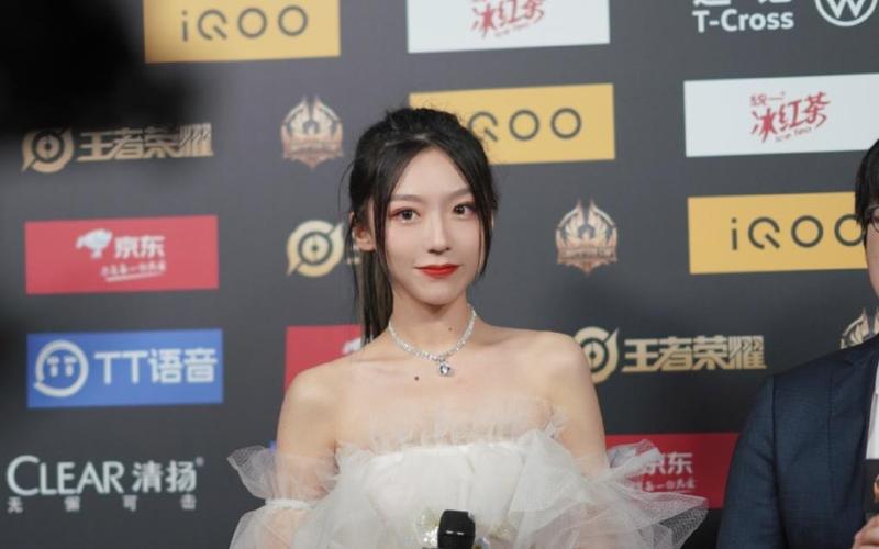 kpl女解说天云发际线堪忧,本人都承认了