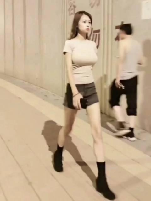 微博:@judy199999 学校:北京大学 年龄:1999年9月9日 身高:16