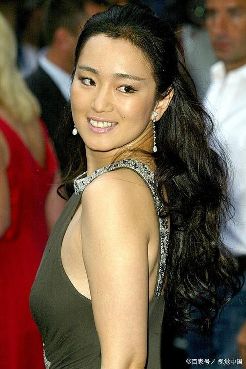 巩俐饰演郎平造型意外曝光:把精致活成习惯,是对中年