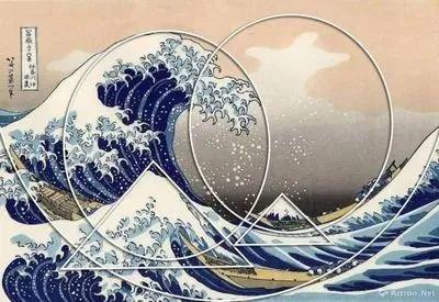 画家葛饰北斋 在《神奈川冲浪里》描绘了一个被定格的巨浪.
