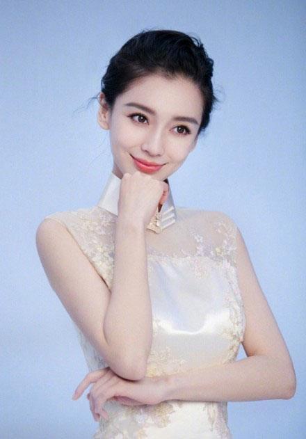 《王牌5》杨颖惊艳亮相,穿旗袍大秀好身材,美得明艳又娇俏!