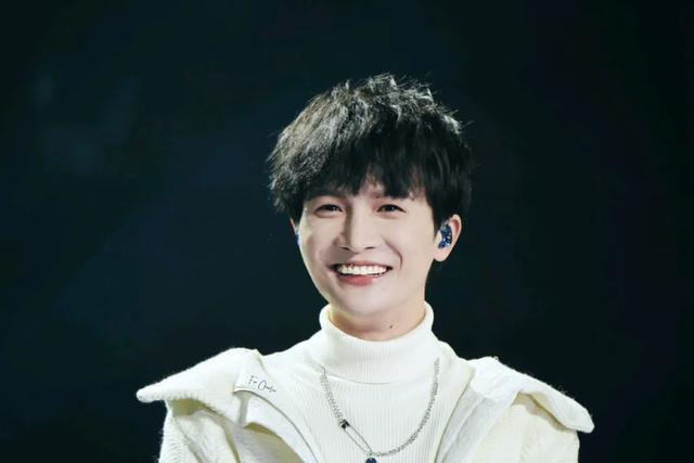 周深顶替霍尊?猪脸和女友