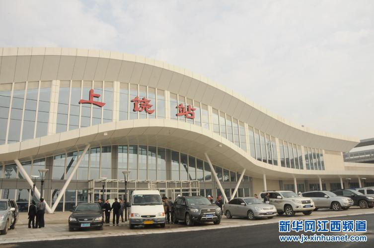 新建成的上饶高铁站波浪式屋顶,"山水"建筑元素,看上去似鲲鹏展翅欲