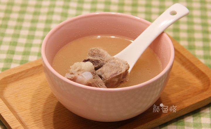 晚上孩子可以喝一碗热汤,早晨还可以把煮好的面条挑入原汤中,鲜美!