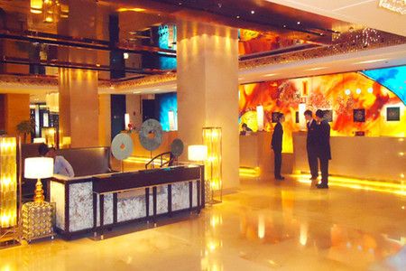 西安新兴温德姆酒店位于西安城东商业文化区中心