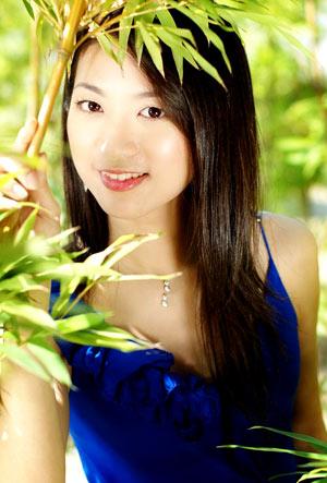 关于广东靓女  "如果湘粤一带深目削颊的美人是糖醋排骨,上海女人就是