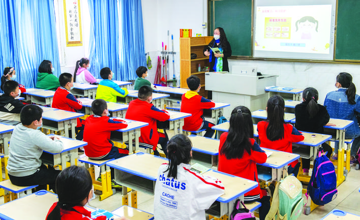 今天,又一批学生重回课堂了