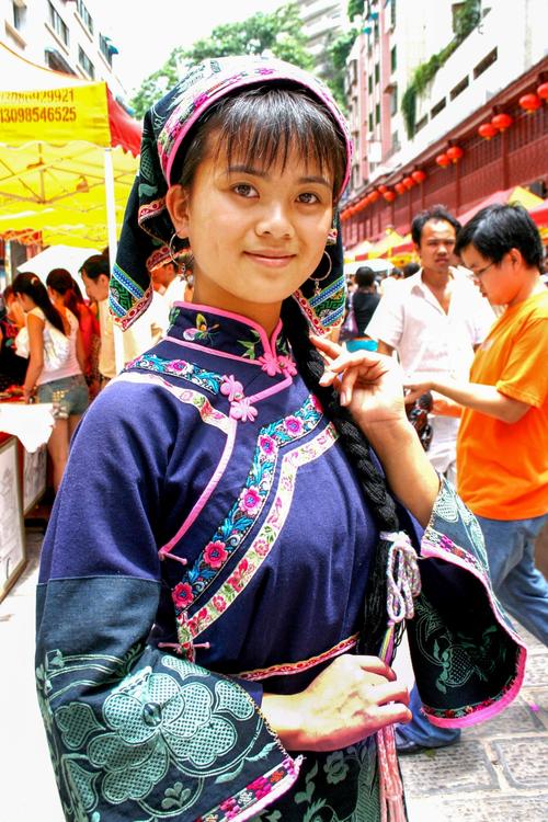 黔南民俗掠影(布依族)摄影:柏时鸣,编辑:鸣佳影视工作室