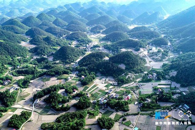 重庆市奉节县历来盛产烤烟,这是无人机拍摄的兴隆镇庙湾乡景色.