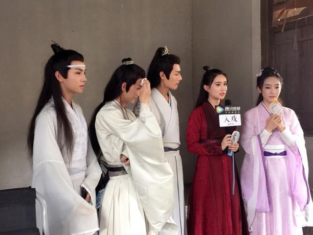 《陈情令》曝光最新路透,魏无羡哭红眼,江厌离一身孝服好清纯!
