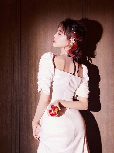 许佳琪『方领白裙 』_白裙_方领_keepsake怎么样_hefang jewelry怎么