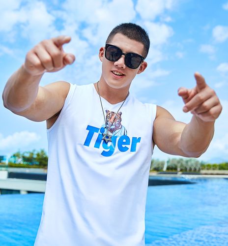 男生长脸适合的发型(男生脸长适合剪什么发型?