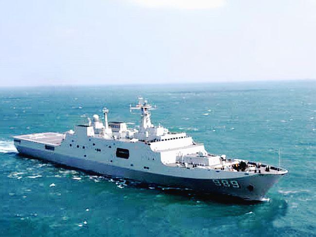 中国出品必出精品071型船坞登陆舰满载25000吨它的肚子有多大