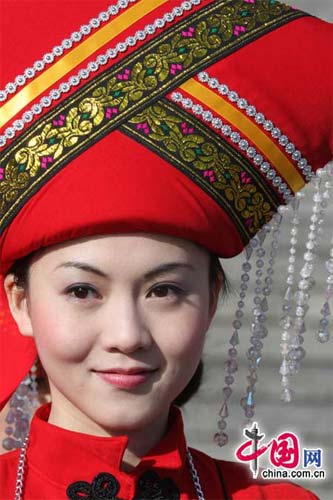 这位漂亮的mm,相信大家都会觉得非常养眼(中国网 杨佳摄影)