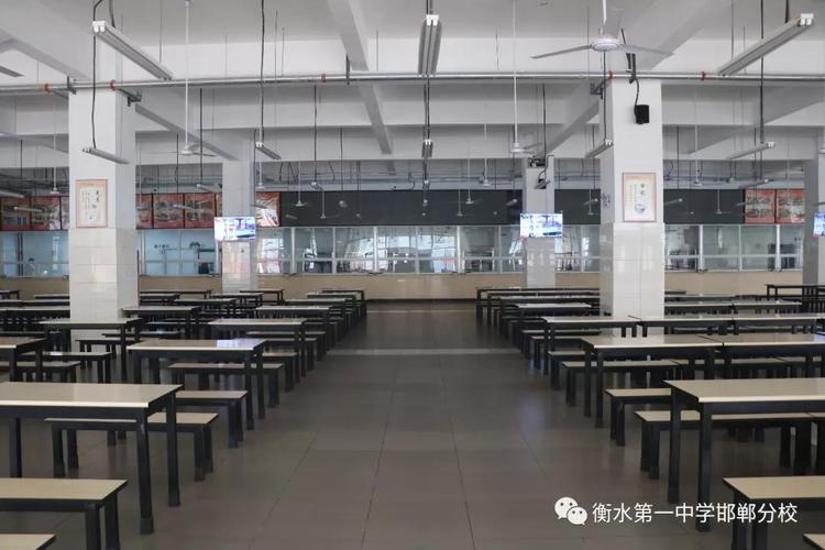正文内容  接下来,让我们一起走进衡一邯郸分校食堂——品味楼
