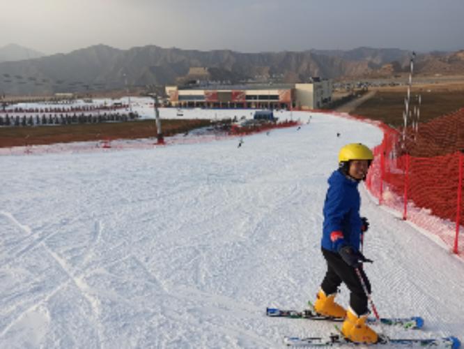 龙山国际滑雪场一共几个赛道?有意思没?