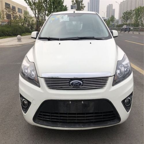 2012款新福克斯两厢,福特福克斯两厢2012款 福克斯 2012款 两厢经典 1.8l 自动基本型(定金销售)