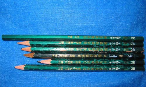 如何分辨真,假2b铅笔?