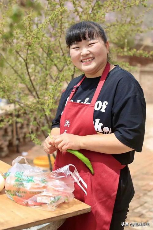 为什么我能看几个陕北霞姐的视频却没完整地看一个李子柒的视频