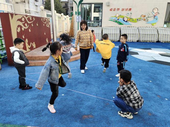 实验幼儿园大五班玩转民间游戏 花样跳皮筋