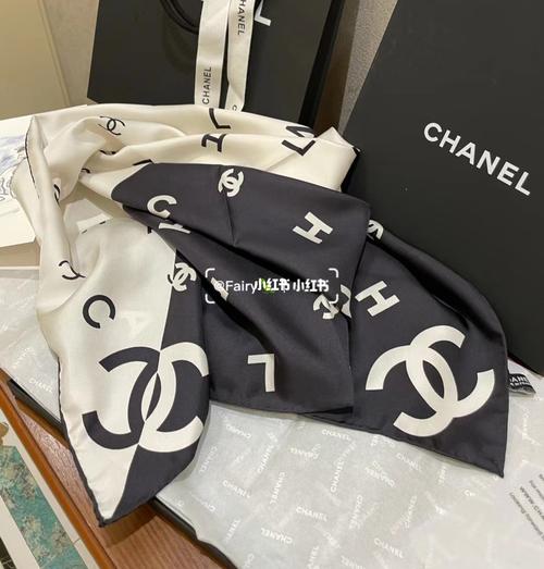 chanel 丝巾_丝巾_香奈儿怎么样_黑白搭配_时尚_配饰