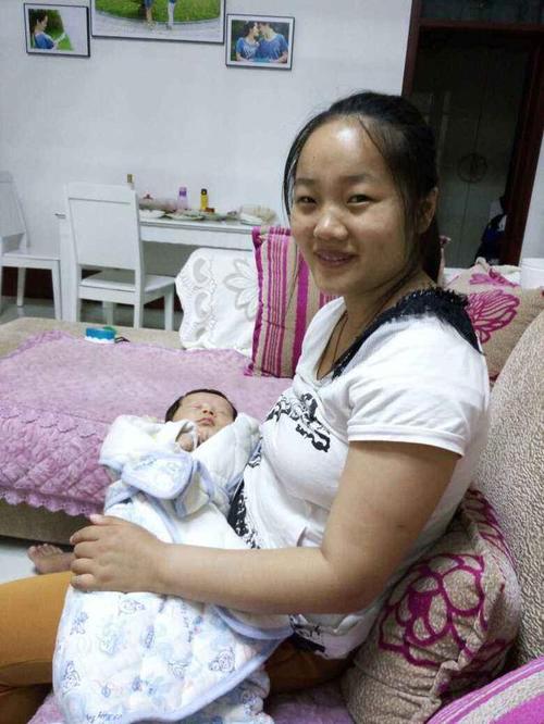 同天出生的宝宝一个喝母乳一个喝奶粉才三个月差距就很大了