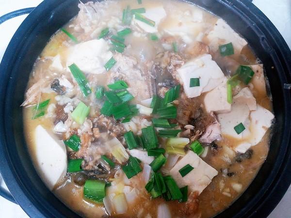  p>鱼杂炖豆腐是一道菜名,用豆腐和鱼杂做成,属于家常菜. /p>