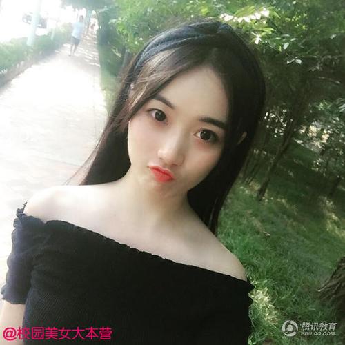 王个个,来自四川音乐学院,主修声乐辅修钢琴.天秤座.