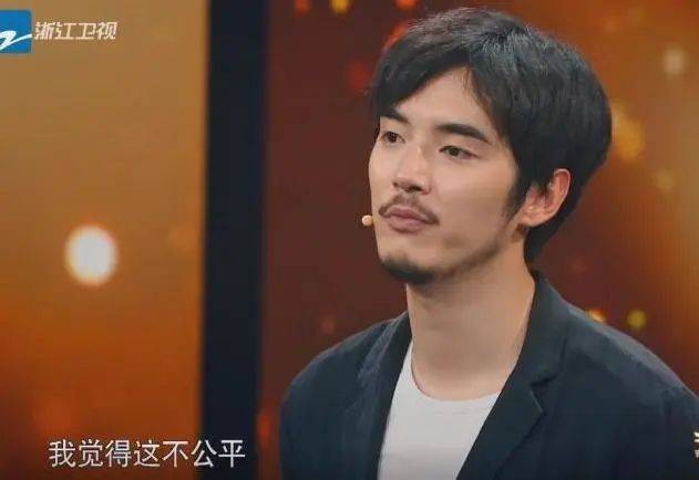 金世佳自命清高,可自己的能力又撑不起这种清高的性格,70分的演技非要