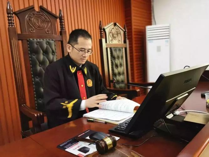 【故事】法庭庭长的24小时,都在做什么?(680)