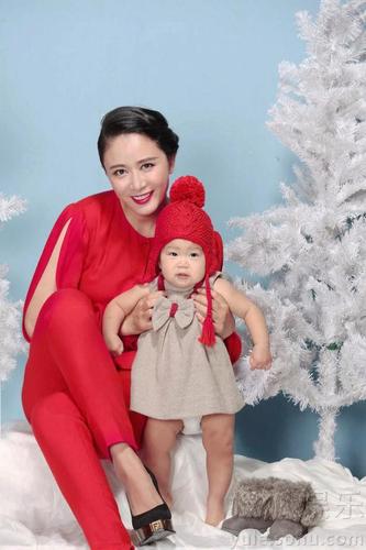 张恒首曝亲子写真 时尚辣妈母爱初体验