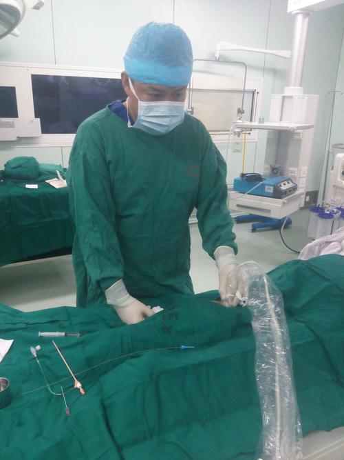 俯卧位b超引导左侧腘静脉穿刺