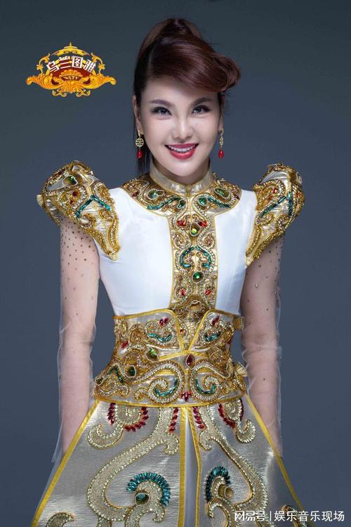 网易首页>网易号>正文申请入驻> 乌兰图雅:全国学雷锋先进典型"最美