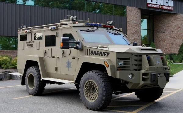 熊猫(bearcat)装甲车是马赛诸塞州的lenco工业公司设计制造,该公司