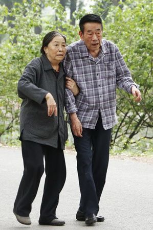 张少华受特邀首次出演mv 与杨少华呼吁传统孝道