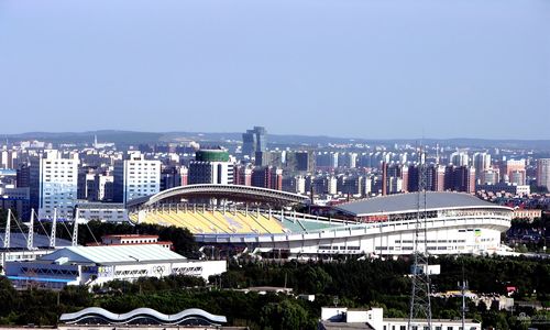 【自由大路】看长春:南岭体育场;; 长春_长春天气_长春地图