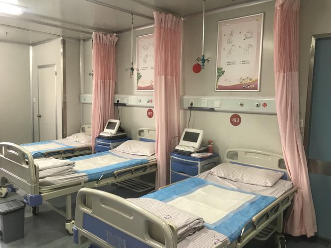 首先映入眼帘的是我们的待产室,是不是很温馨很幸福呀的感觉呀!