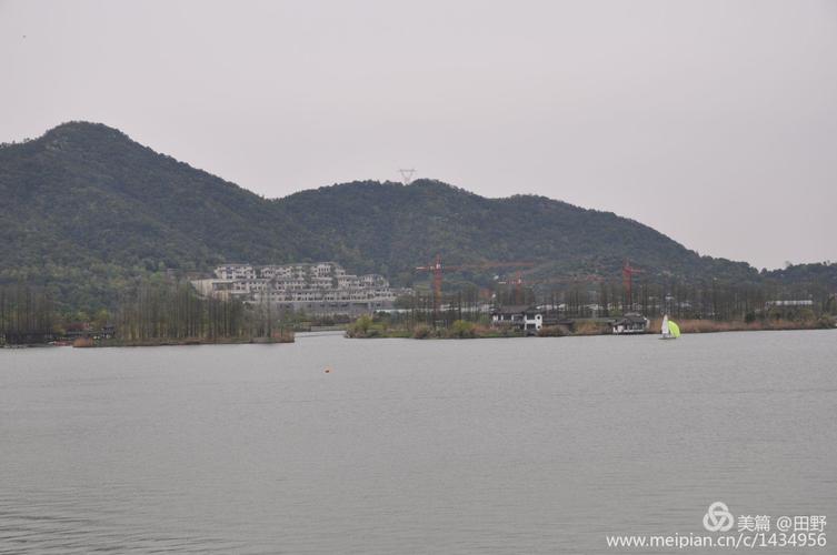 出土了世界上最早的独木舟,把浙江文明史前推到八千年;湘湖城山之颠