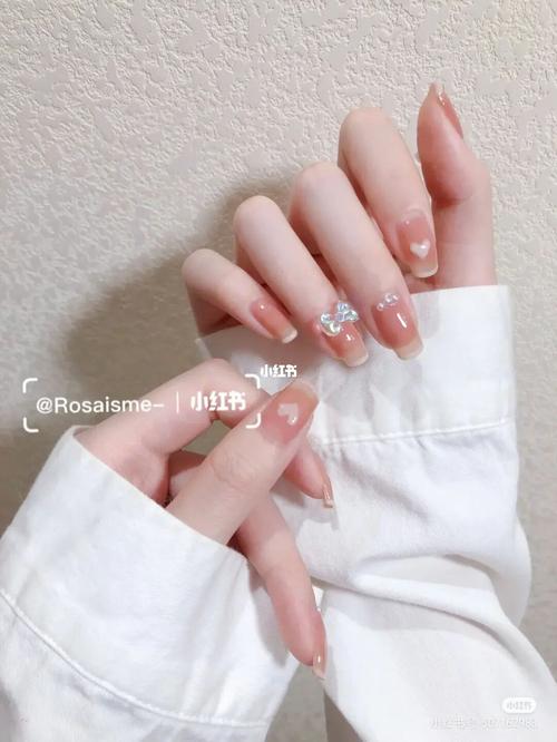 图一小红书找的图 图二图三是美甲师给的_美甲_美妆