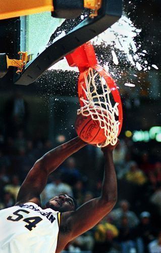 nba 扣碎篮板的那些瞬间:奥尼尔堪称最暴力