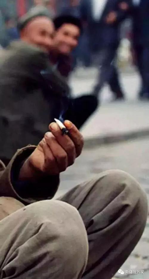 新疆人的共同记忆——消失的莫合烟