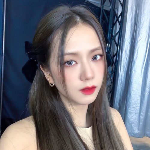 jisoo虽然是仙女,但是打着最狂野的耳洞_耳洞_blackpink_影视_明星