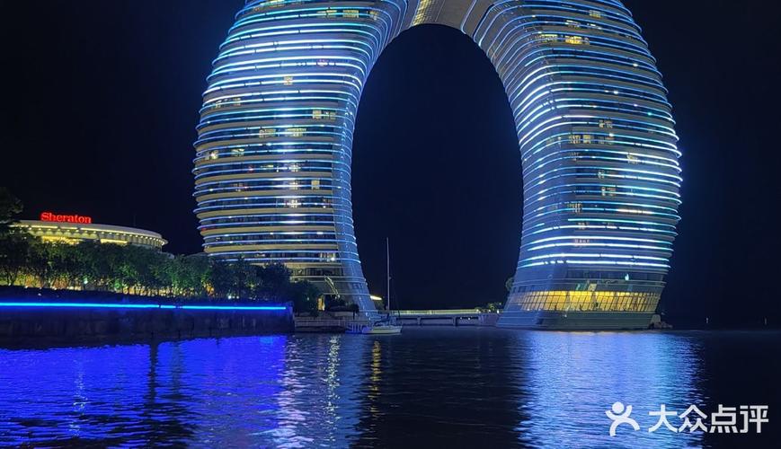 湖州一个地标性的建筑,月亮湾酒店,特别的造型吸引人