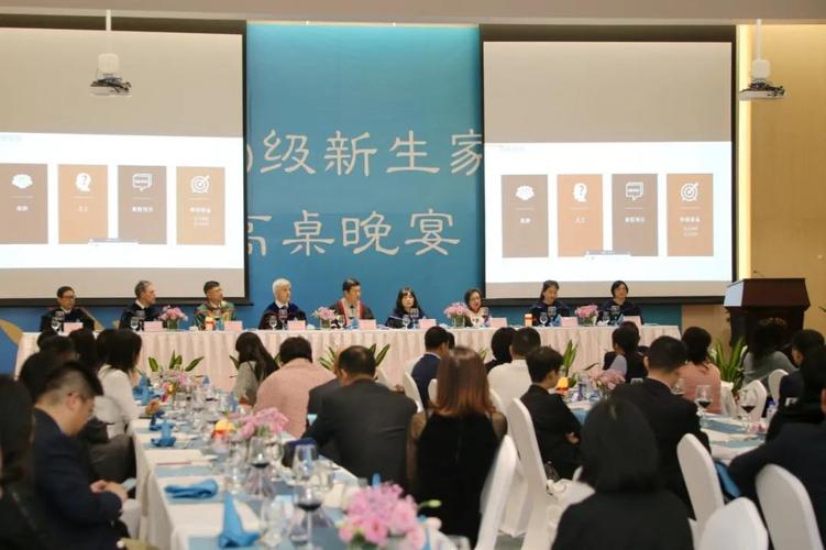 王安博的家长刘红女士作为晚宴嘉宾,向在场家长分享了选择uic的原因