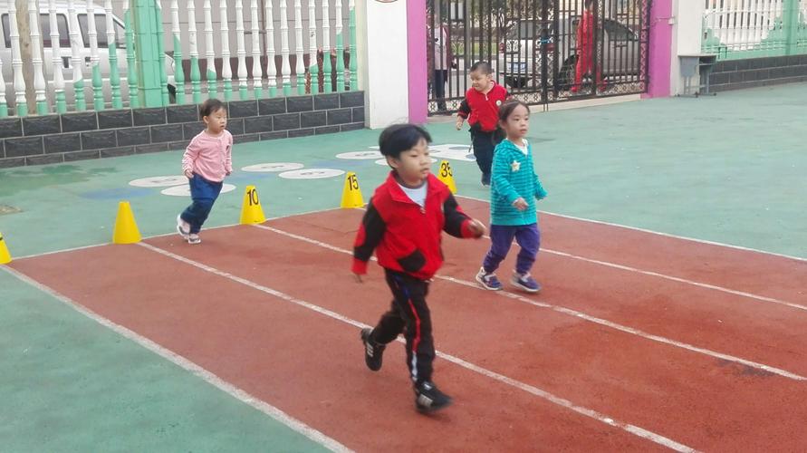 总医院幼儿园中三班田联课《折返跑》