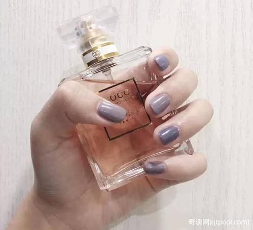 适合春天的纯色美甲简单干净又时髦