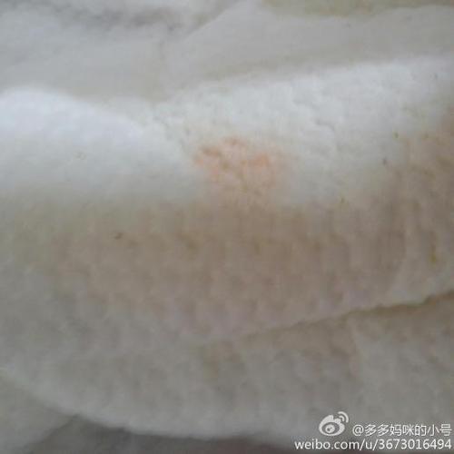 一般只要温度不是很低,尿液内结晶便很难析出,粉红色尿液可能会自行