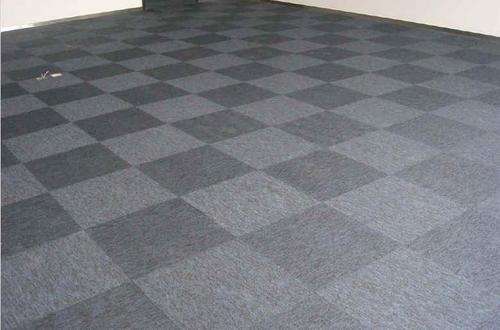 块材地毯地面接缝严密粘贴平整美观