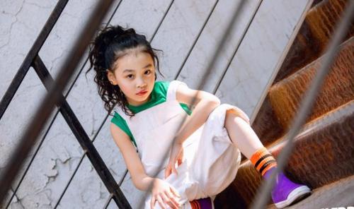 童模焱娃娃七岁坐拥二百万粉丝,出生就赢在了起跑线