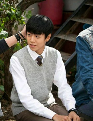 求几张李玹雨在《隐秘而伟大》当中的图片